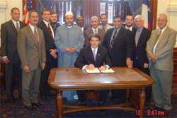 003_Perry_Signing_Texas_Halal_Law_SM.jpg