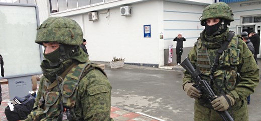 Unidentified gunmen on patrol at Simferopol Airport in Ukraine's Crimea peninsula, Feb. 28, 2014 (Elizabeth Arrott/VOA)